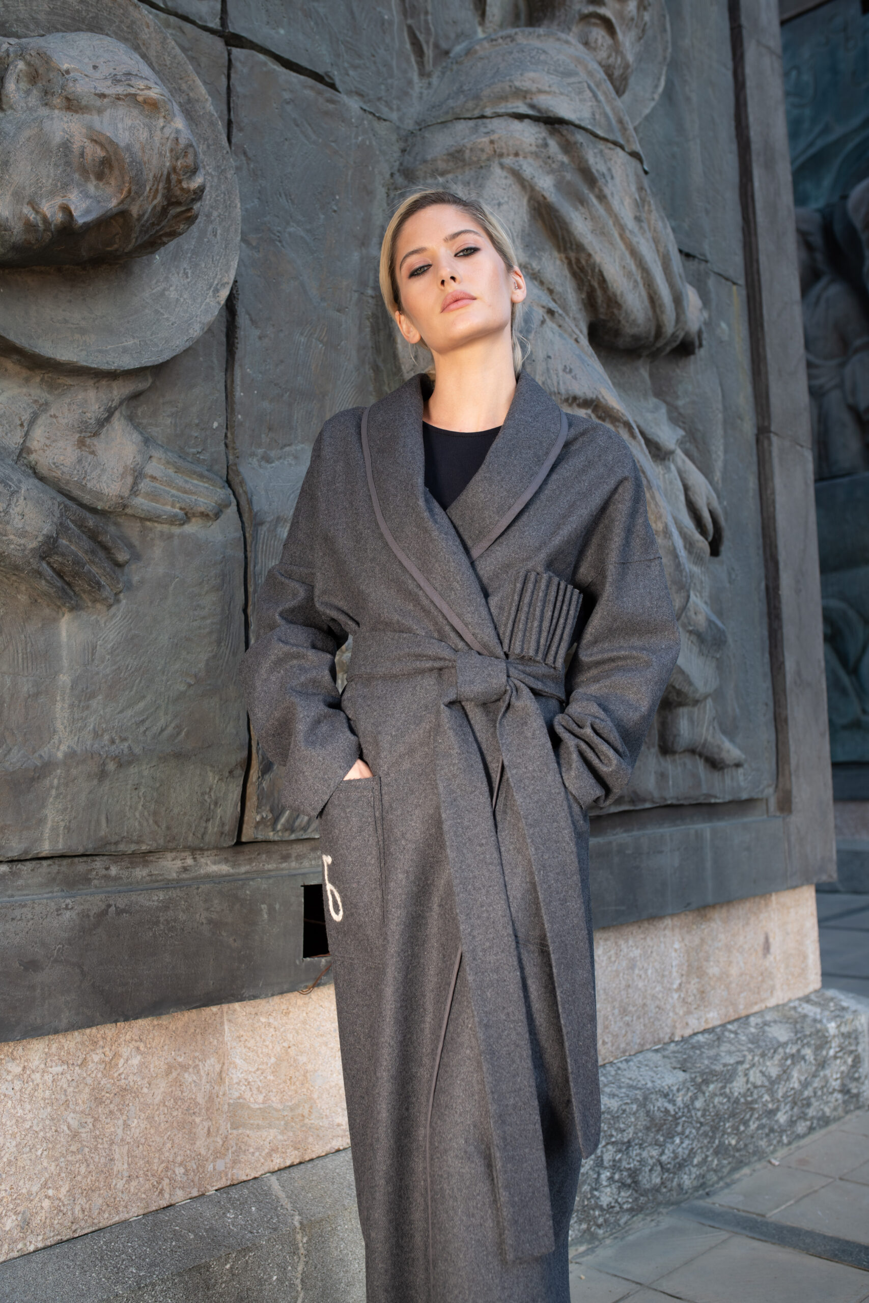 Wool coat with details - Image 4