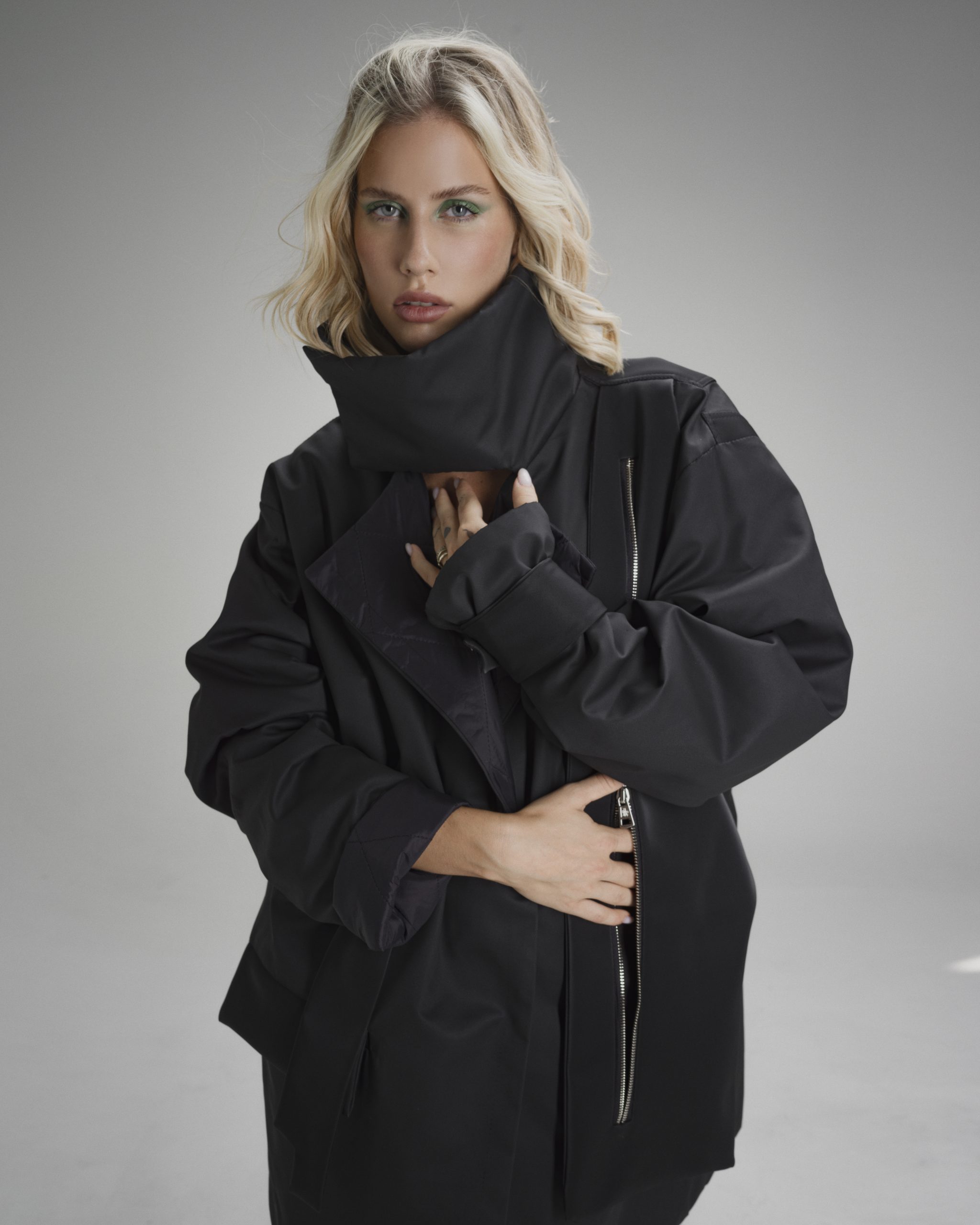 შავი დუტის ქურთუკი შარფით