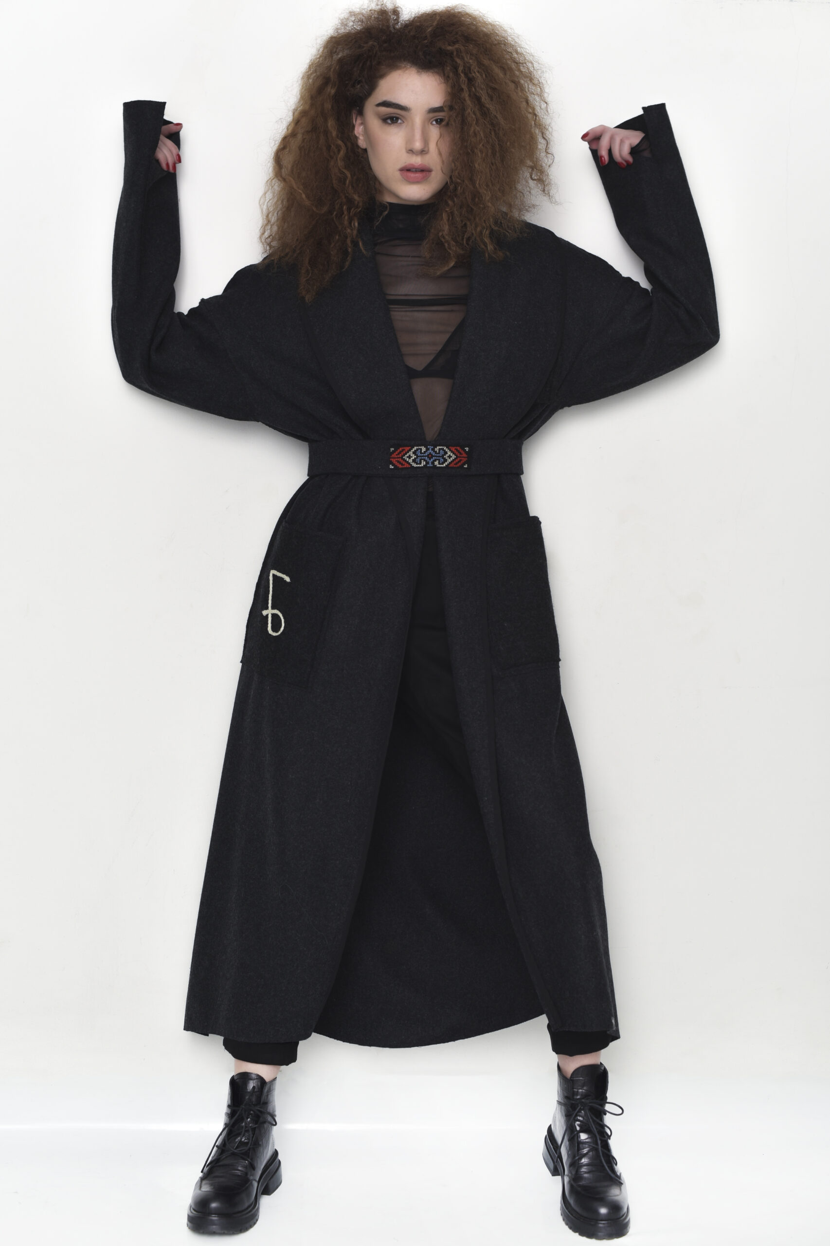 შალის პალტო ქართული ელემენტებით